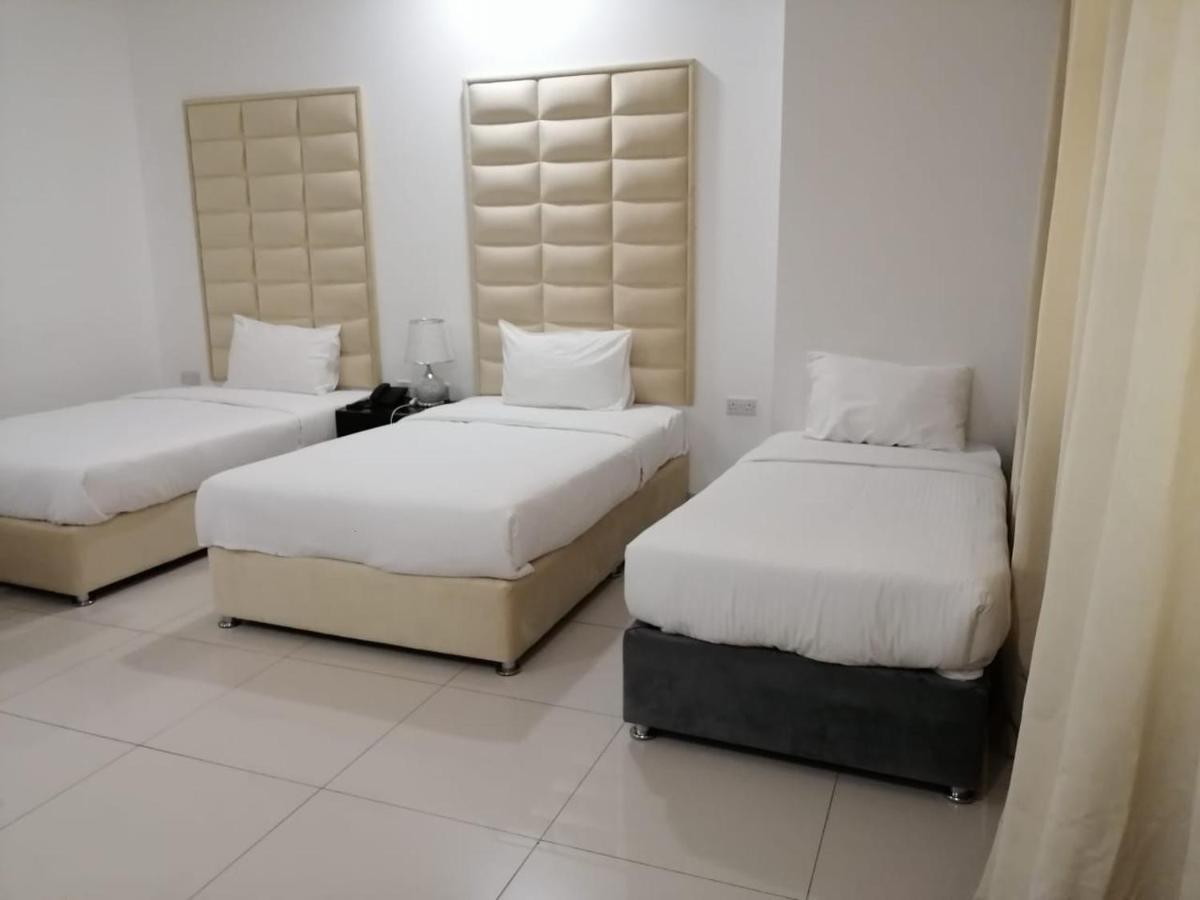 Parkside Plaza Muscat Hotel Eksteriør billede