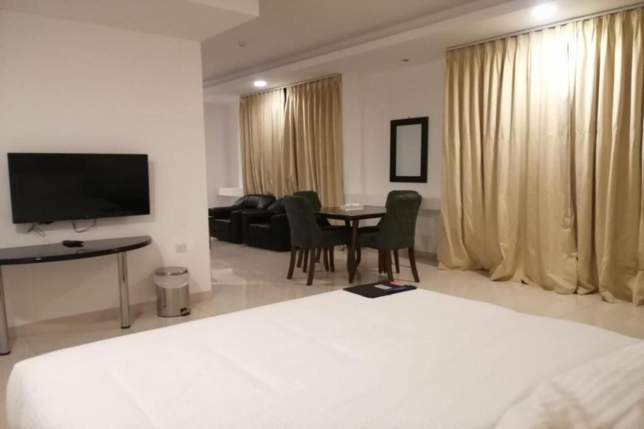 Parkside Plaza Muscat Hotel Eksteriør billede