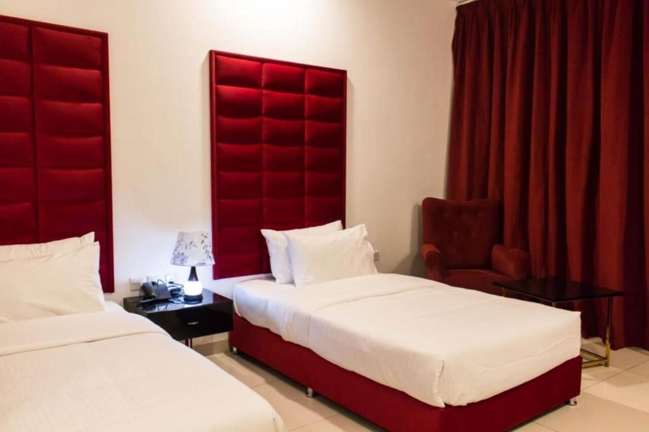 Parkside Plaza Muscat Hotel Eksteriør billede