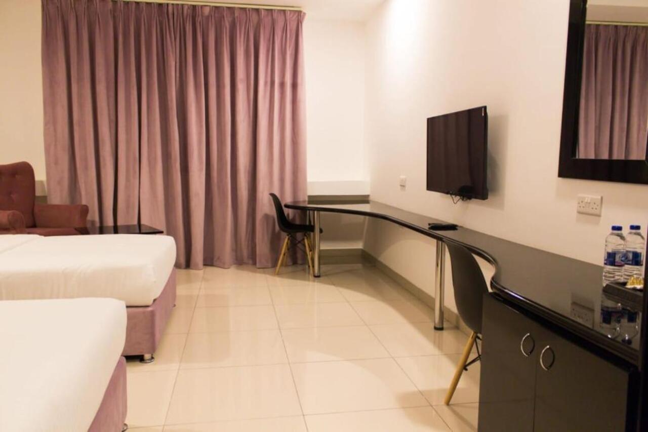 Parkside Plaza Muscat Hotel Eksteriør billede