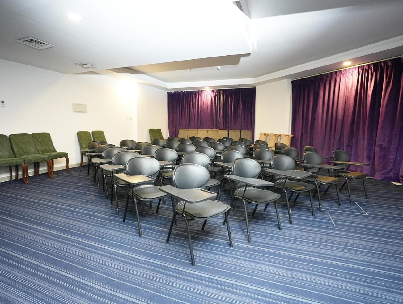 Parkside Plaza Muscat Hotel Eksteriør billede