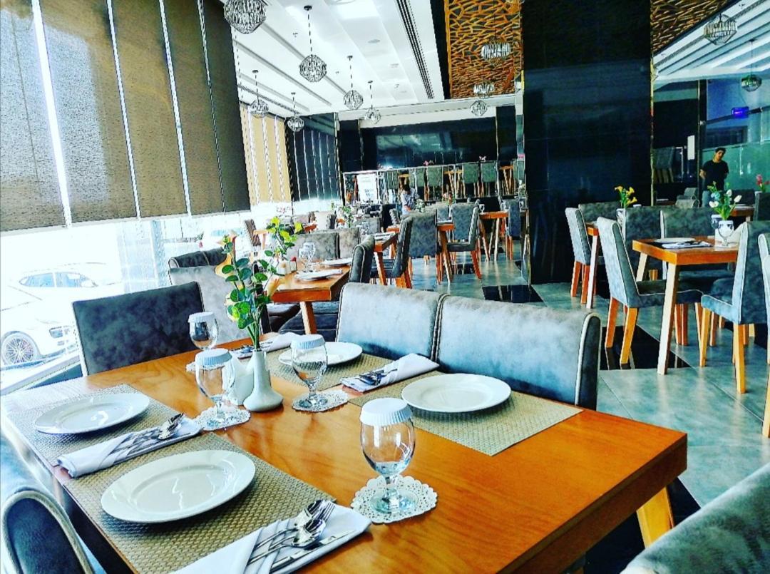 Parkside Plaza Muscat Hotel Eksteriør billede
