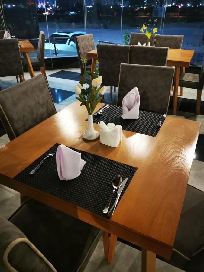Parkside Plaza Muscat Hotel Eksteriør billede