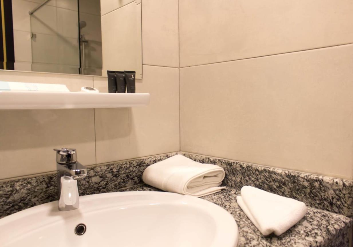 Parkside Plaza Muscat Hotel Eksteriør billede