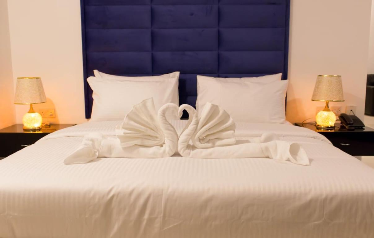 Parkside Plaza Muscat Hotel Eksteriør billede